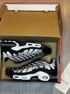 Nike Air Max Plus sneakers σαν καινούργιο, μαύρο γκρι λευκό