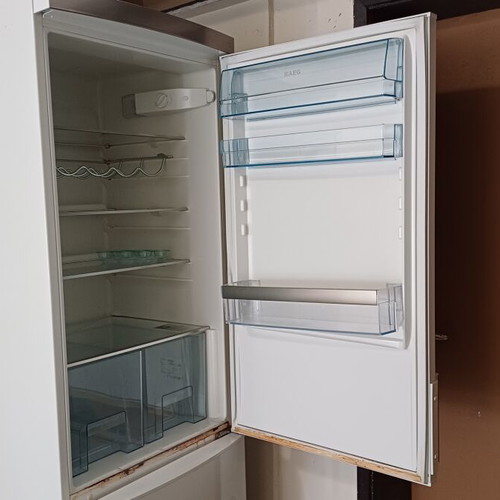 AEG refrigerator model S-53600CSWO with freezer