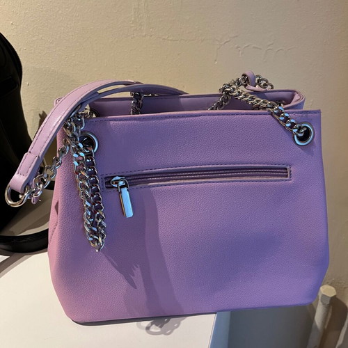 Lilac shoulder bag like new with silver chain