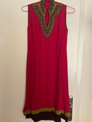 Sleeveless dress handmade from India new, with beads, red