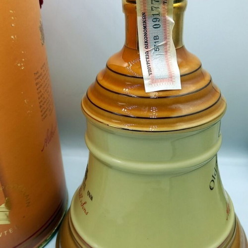 Bell`s Old Scotch Whisky porcelain sealed 75cl 43% Vol