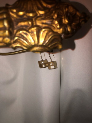 Gold earrings square shaped with pearl like new