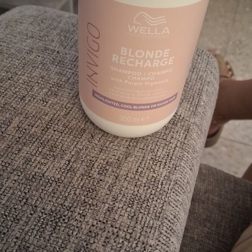 Wella Invigo Blonde Recharge Shampoo 300ml like new