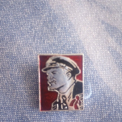 Vintage Soviet pins and small metal pendant set used