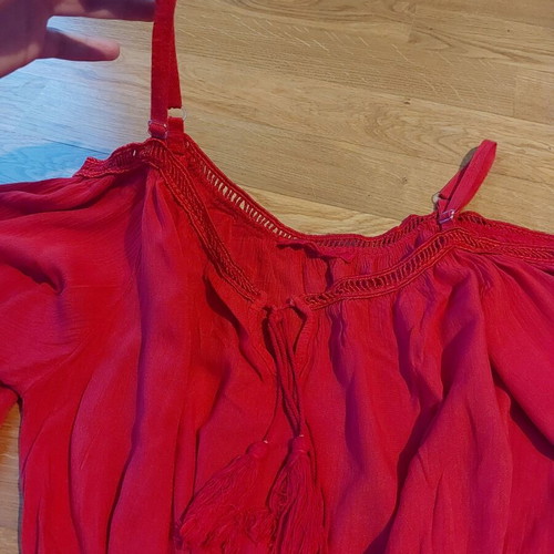 Crop top with open shoulders red, like new, size S
