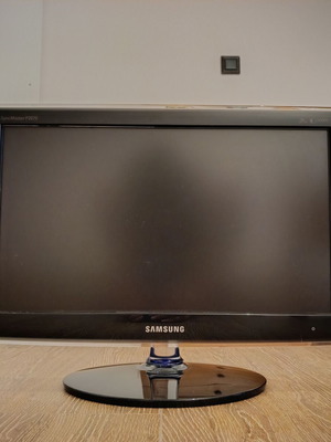 Samsung οθόνη υπολογιστή 20" μεταχειρισμένη με ελαφριές γρατζουνιές στο πλαίσιο