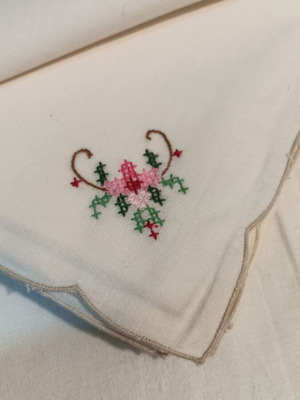 Handmade embroidered handkerchiefs like new, pack of 10