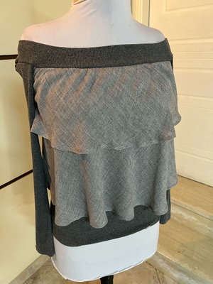 Toi&Moi women's blouse like new, grey, with sleeve and design