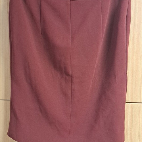Passager red skirt like new with decorative detail, size 44-46