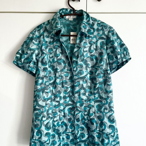 Short-sleeve shirt used, blue and turquoise, v neck with pointed collar