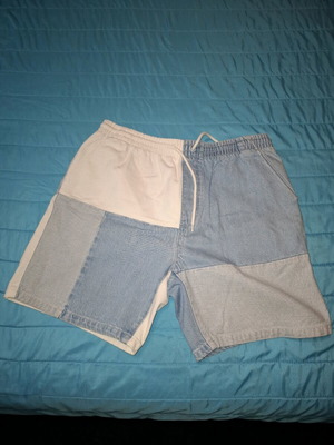 Τζιν σορτσάκι με λάστιχο Pull & Bear σε άριστη κατάσταση, μέγεθος L, άσπρο και μπλε