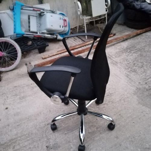 Office chair with arms used, anthracite mesh