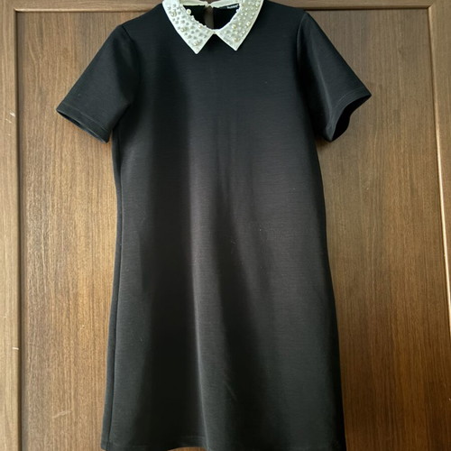Black short dress with pearl collar like new, size M
