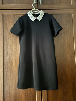 Black short dress with pearl collar like new, size M
