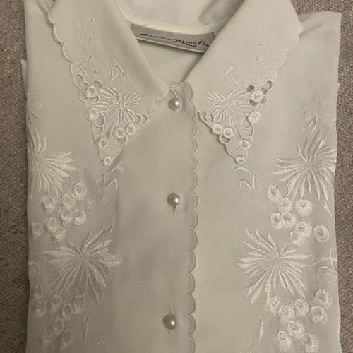 Vintage embroidered shirt white, like new, size L/XL