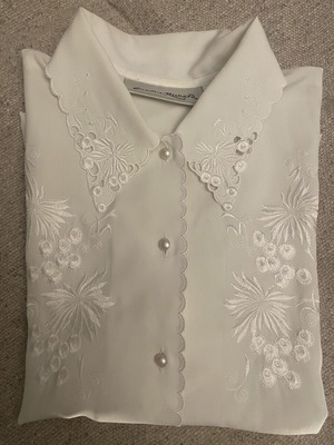 Vintage embroidered shirt white, like new, size L/XL
