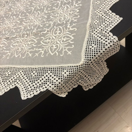 White lace tablecloth 90x90 new with embroidered design