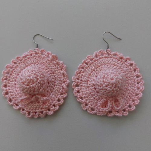 Handmade crochet earrings in pink, like new, hat shape