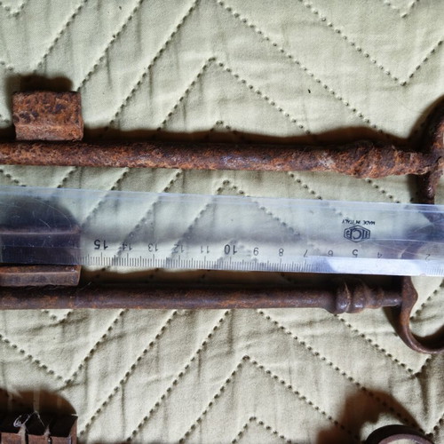 Antique keys used, set of eight, two 20cm