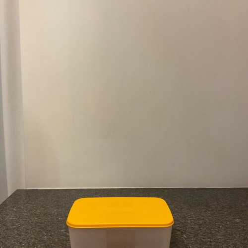 Tupperware refrigerator container 1.5L new, yellow lid