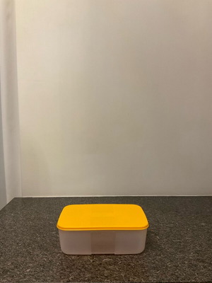 Tupperware refrigerator container 1.5L new, yellow lid