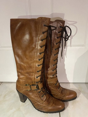 Leather boots with heel like new, brown, size 41