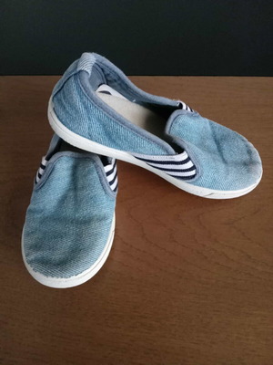 Espadrilles size 27 used, good condition, missing one insole