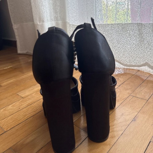 Sandal size 37 black, like new, platform style