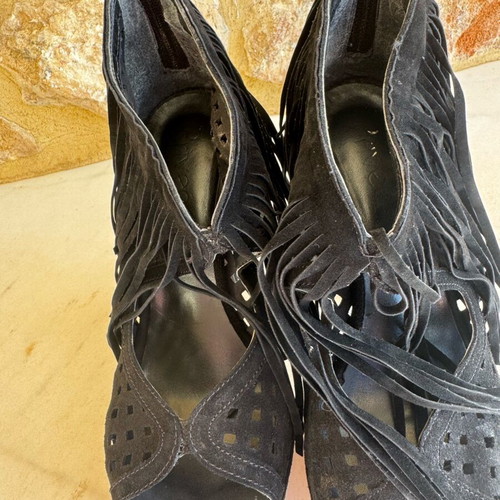 Black Castor Heeled Sandals like new, size 39, platform