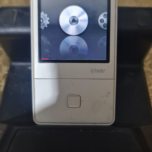 Mp3 player 8GB with built-in speaker and micro SD slot