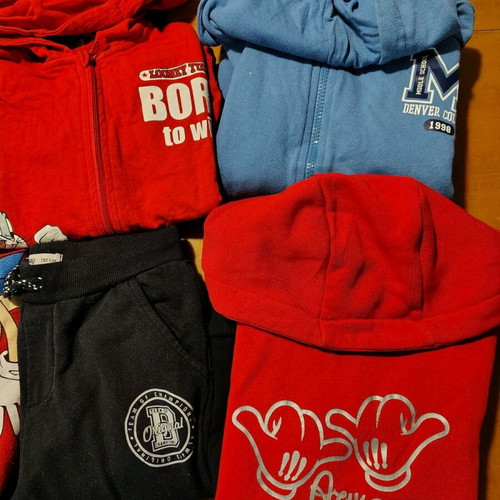 Children's clothing pack used, 2 jackets, 3 sweatshirts, 1 tracksuit age 6