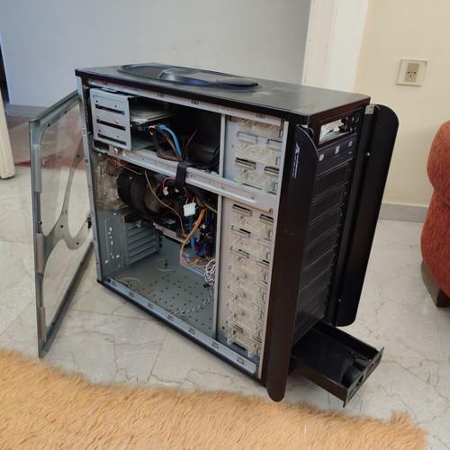 Thermaltake Gaming Tower computer case used, large capacity