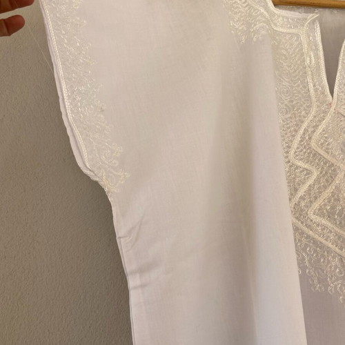 White handmade cotton kaftan L/XL like new with boho embroidery