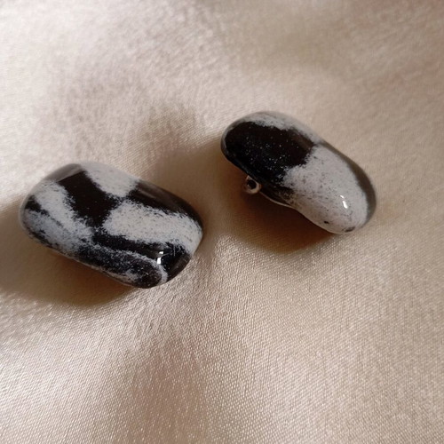 Clip earrings made of jasper stone used, black and gray