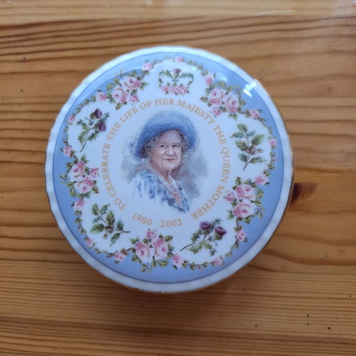 Κοσμηματοθήκη Royal Albert καινούργια, λεπτό костен порцелан από Αγγλία