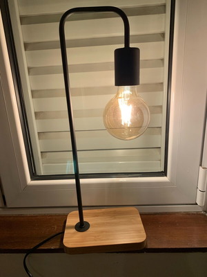 Φωτιστικό γραφείου και κομοδίνου σαν καινούργιο από ΙΚΕΑ με λάμπα