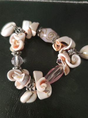 Vintage bracelet with shells like new, handmade