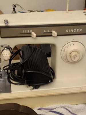 Singer sewing machine used, unknown purchase year