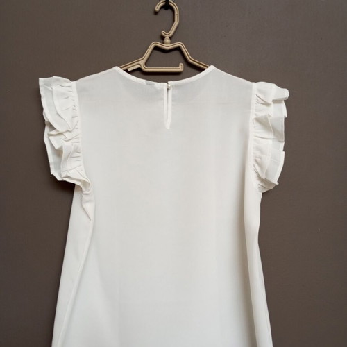 White blouse with ruffles and pearl back, L/XL
