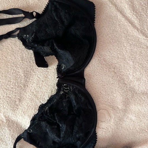 Triumph bra size 75C like new, black
