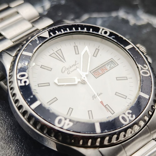 Orient Quartz 10 Bar Day-Date Diver watch used, vintage 1985–1992