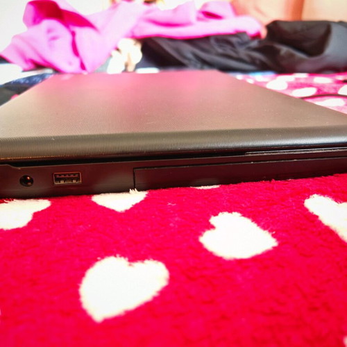 Toshiba Satellite C50D-A-11G laptop used 15.6" 8GB RAM 120GB SSD with bag and mouse