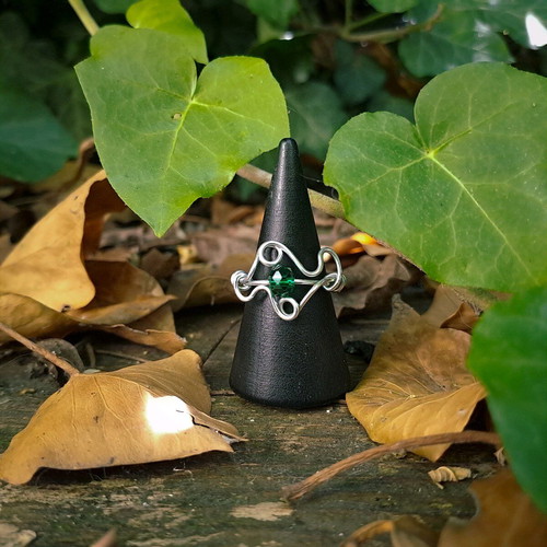 Silver ring with green crystal stone new