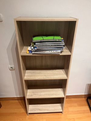 Bookcase like new, sturdy and spacious for books and documents