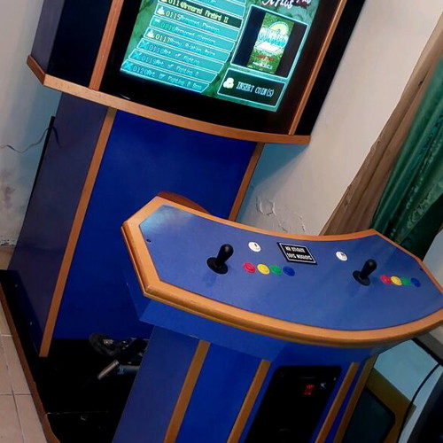 Arcade game like new with 2800 games and 85cm CRT screen