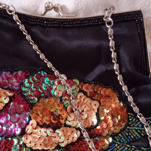 Kem Handbag like new with sequins and beads, detachable chain wallet