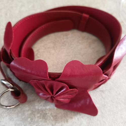 Oriflame women's belt like new, red, size 110 cm