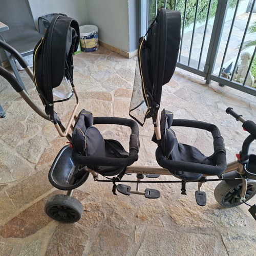 Chipolino tricycle for twins like new
