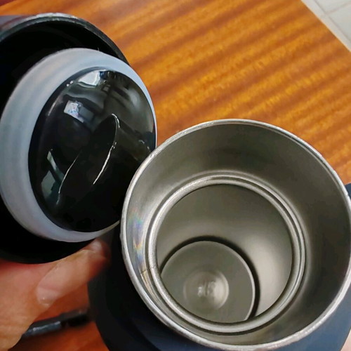 Metal water bottle new for hot and cold drinks
