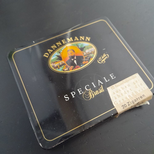 Dannemann cigars vintage metal box with 20 cigars
